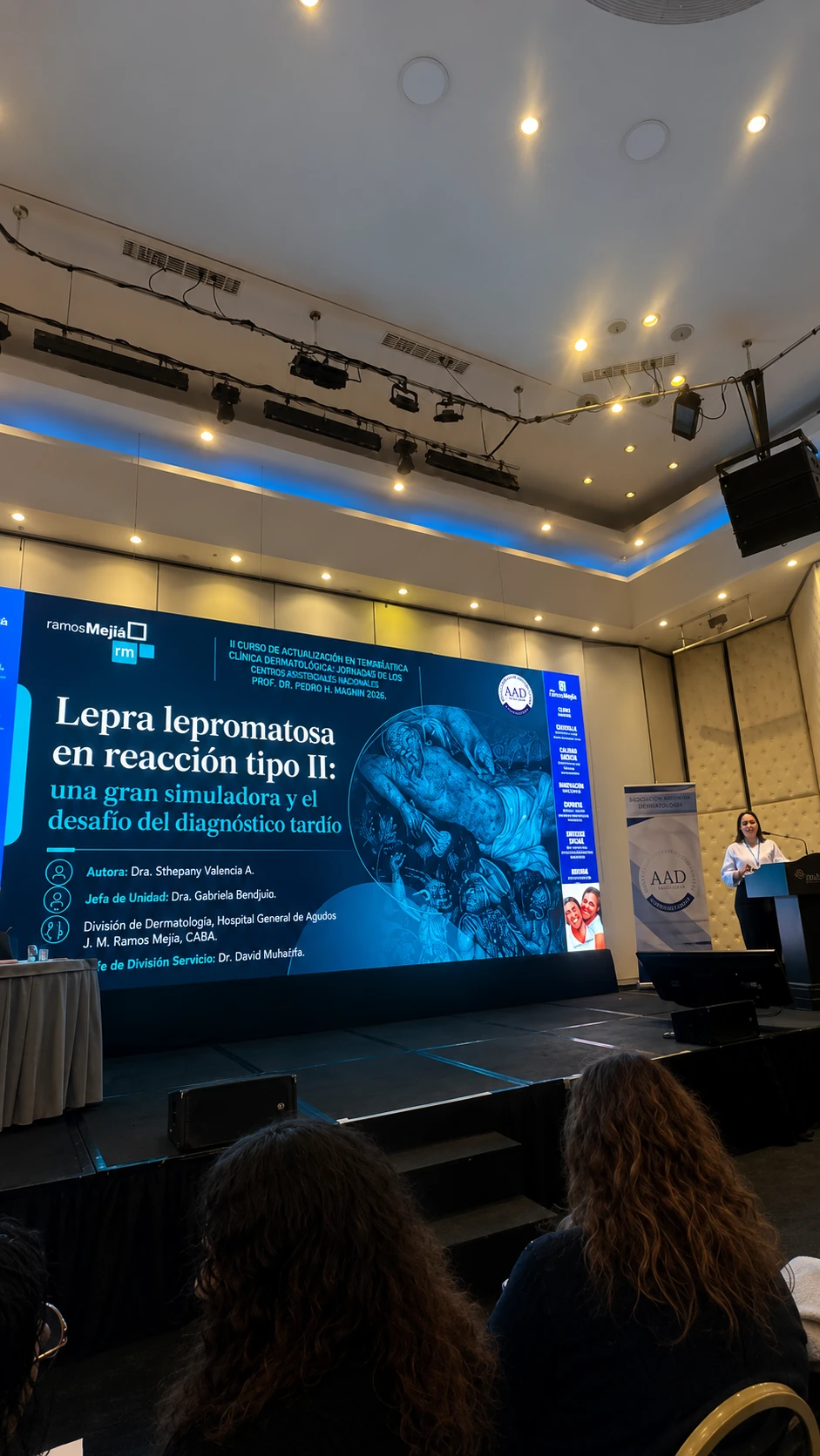 Dra. Sthepany Valencia presentando un caso de lepra lepromatosa con reacción tipo II en el Congreso Prof. Dr. Pedro H. Magnin 2026